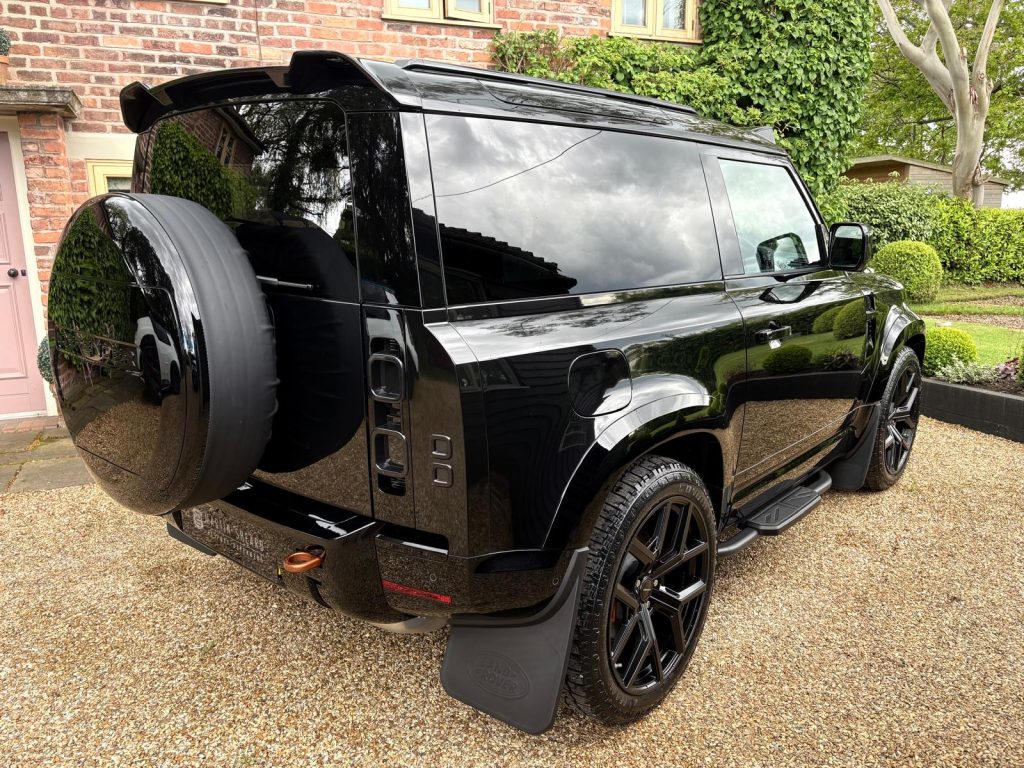Land Rover Defender 90 3.0 D350 X Dynamic HSE - Image 7