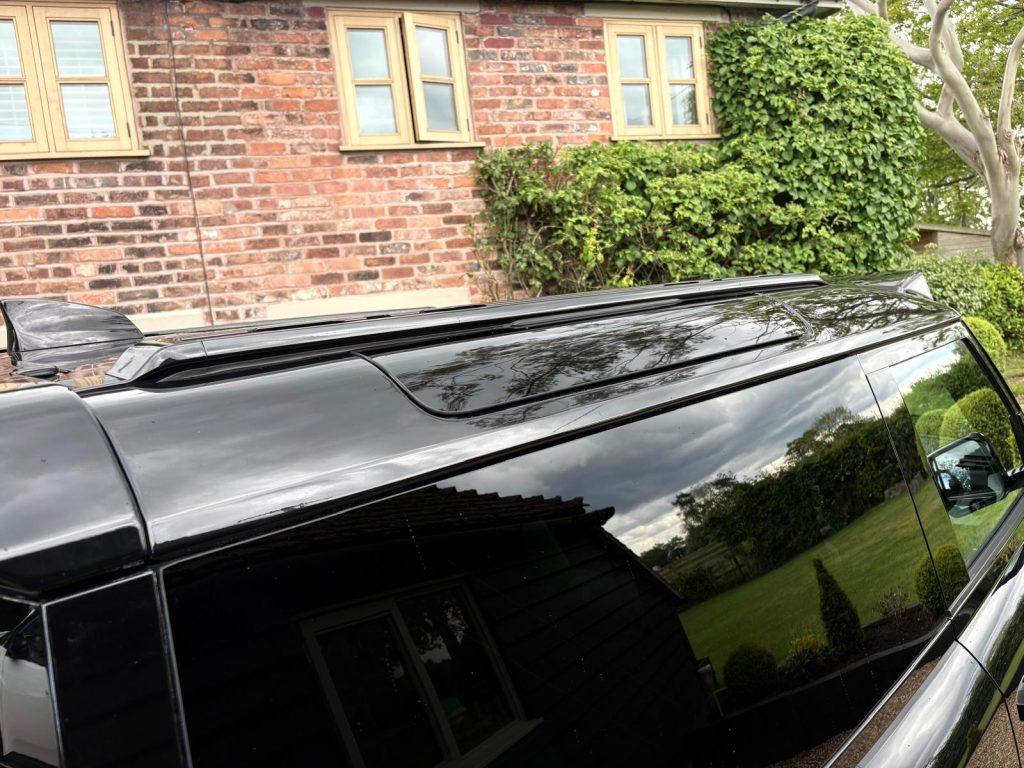 Land Rover Defender 90 3.0 D350 X Dynamic HSE - Image 8
