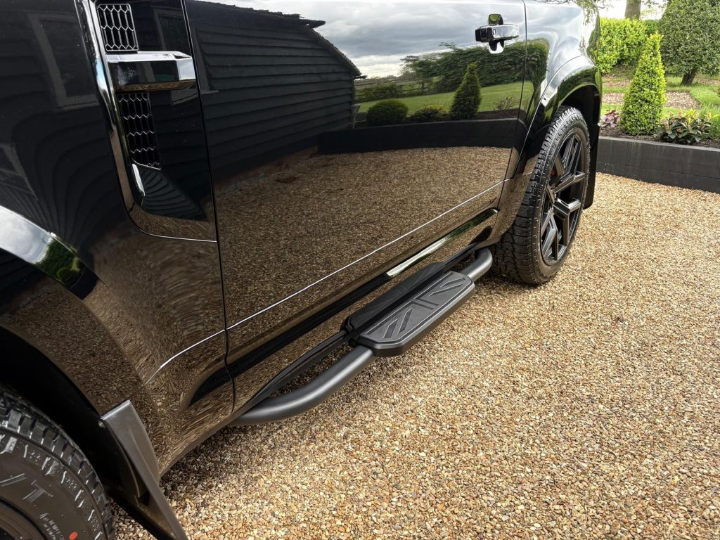 Land Rover Defender 90 3.0 D350 X Dynamic HSE - Image 11