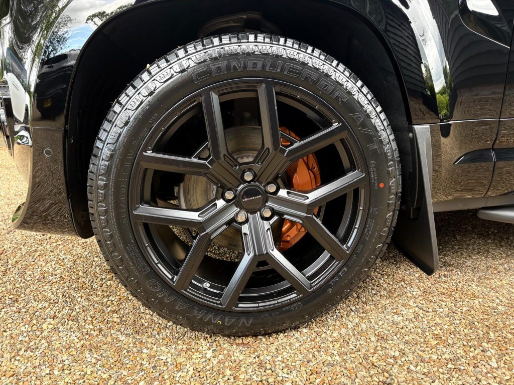 Land Rover Defender 90 3.0 D350 X Dynamic HSE - Image 12