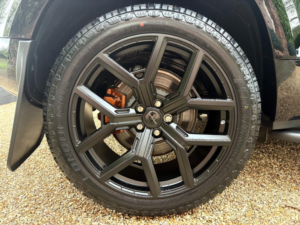 Land Rover Defender 90 3.0 D350 X Dynamic HSE - Image 13