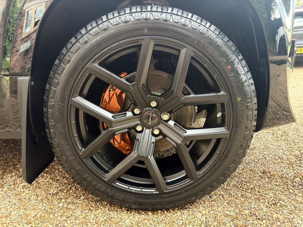 Land Rover Defender 90 3.0 D350 X Dynamic HSE - Image 14
