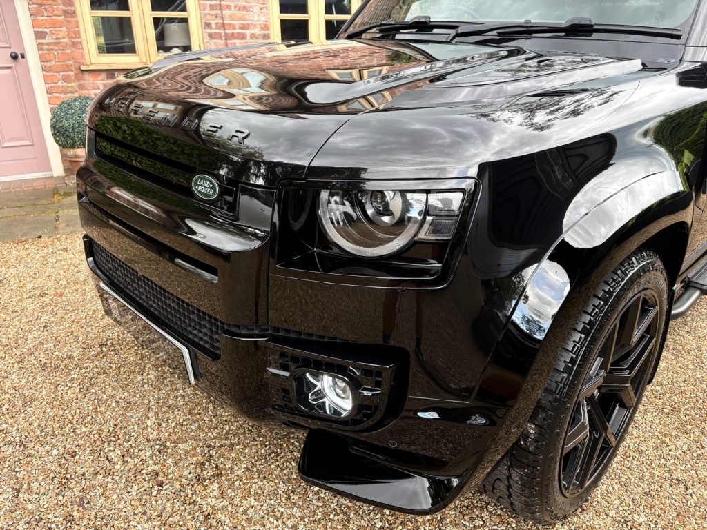 Land Rover Defender 90 3.0 D350 X Dynamic HSE - Image 15