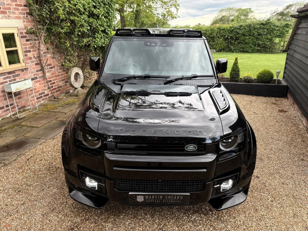 Land Rover Defender 90 3.0 D350 X Dynamic HSE - Image 16