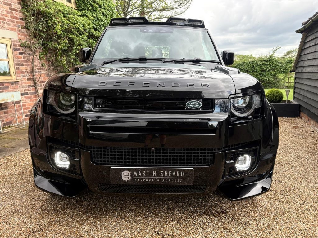 Land Rover Defender 90 3.0 D350 X Dynamic HSE - Image 17