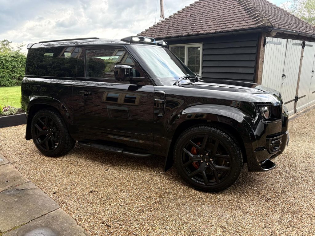 Land Rover Defender 90 3.0 D350 X Dynamic HSE - Image 18
