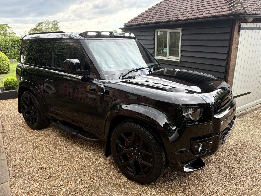 Land Rover Defender 90 3.0 D350 X Dynamic HSE - Image 19