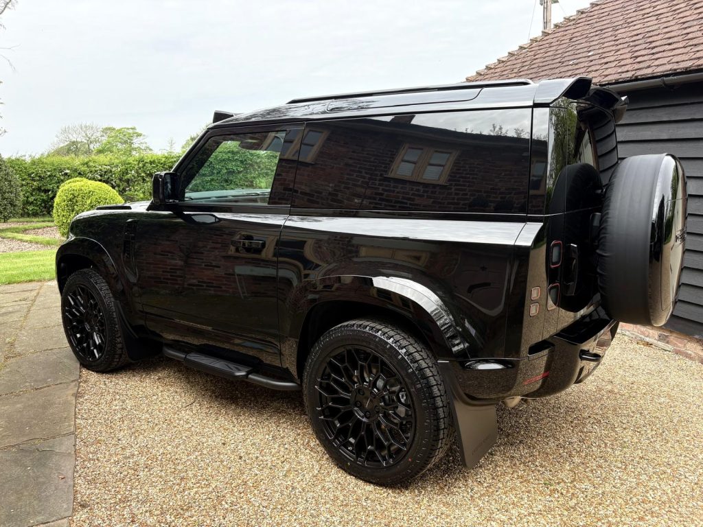 Land Rover Defender 90 X Dynamic SE Hardtop - Image 2