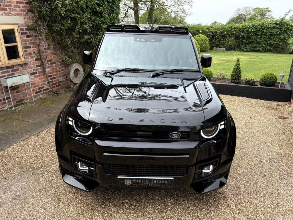 Land Rover Defender 90 X Dynamic SE Hardtop - Image 4