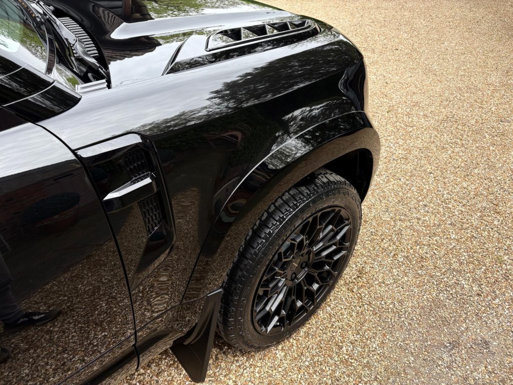 Land Rover Defender 90 X Dynamic SE Hardtop - Image 5