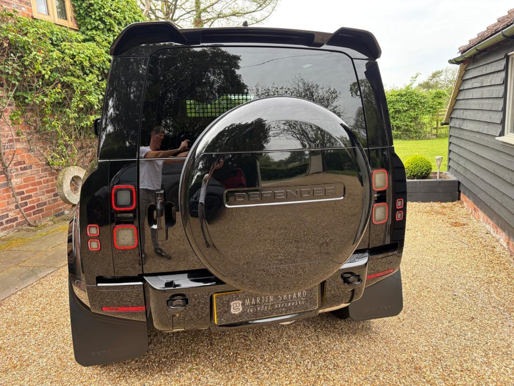 Land Rover Defender 90 X Dynamic SE Hardtop - Image 6