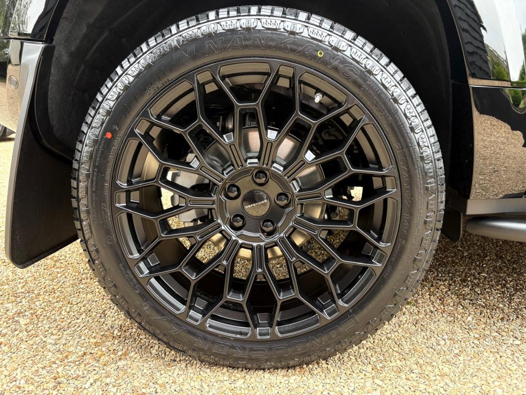 Land Rover Defender 90 X Dynamic SE Hardtop - Image 9
