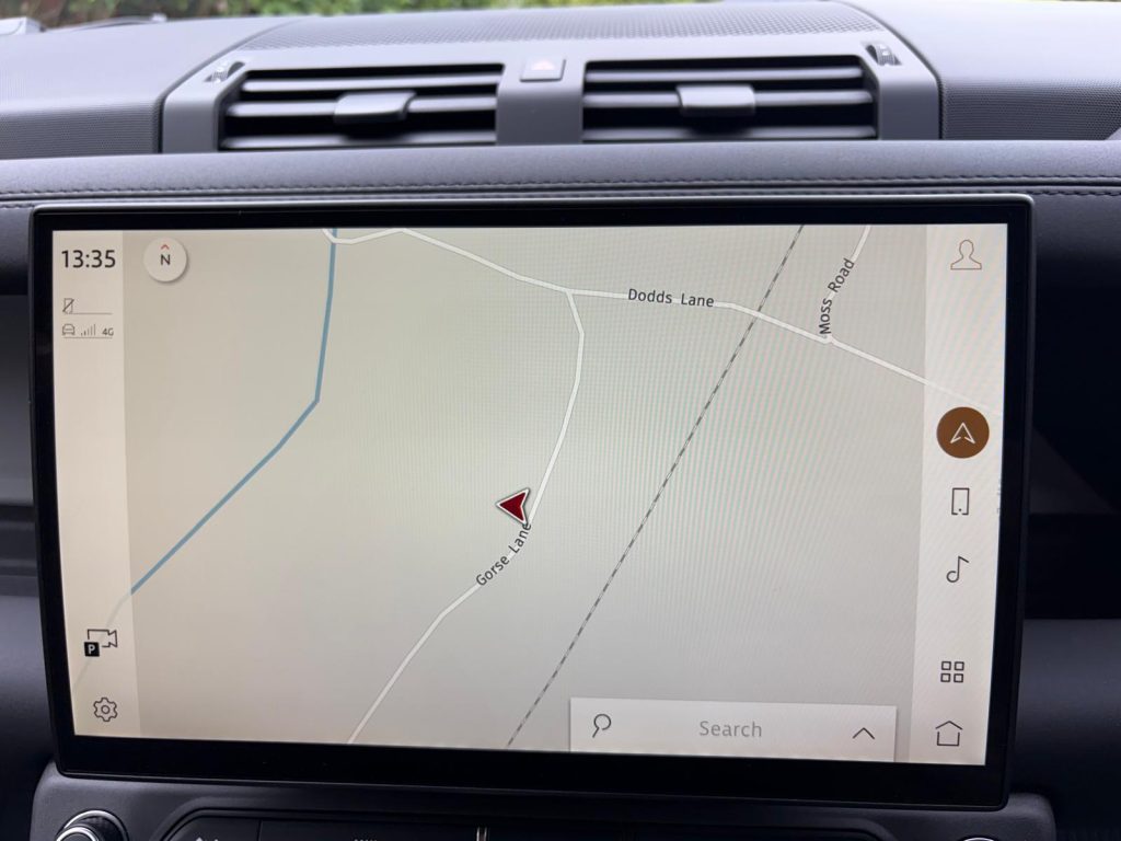 Land Rover Defender 90 X Dynamic SE Hardtop - Image 11