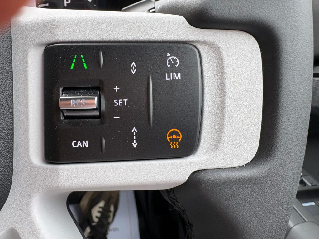 Land Rover Defender 90 X Dynamic SE Hardtop - Image 12