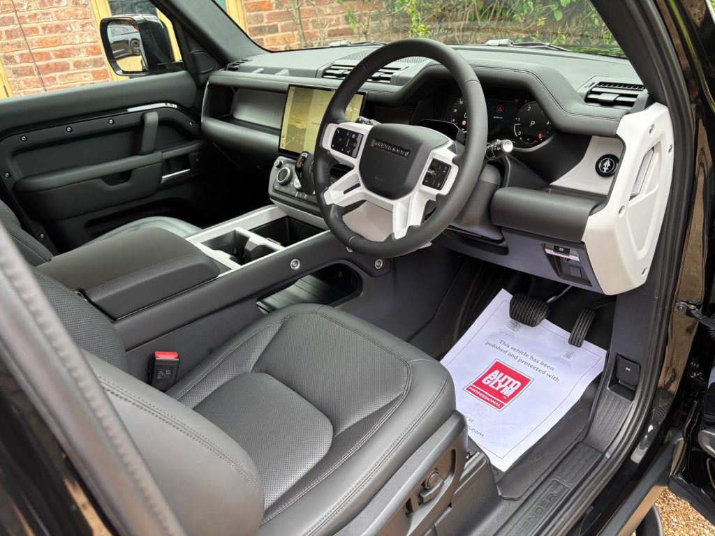 Land Rover Defender 90 X Dynamic SE Hardtop - Image 13