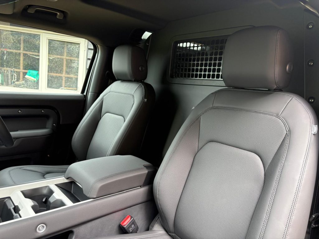 Land Rover Defender 90 X Dynamic SE Hardtop - Image 15