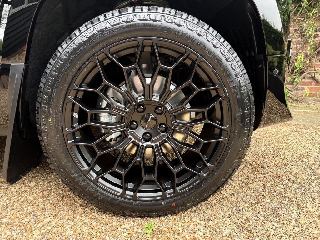 Land Rover Defender 90 X Dynamic SE Hardtop - Image 16