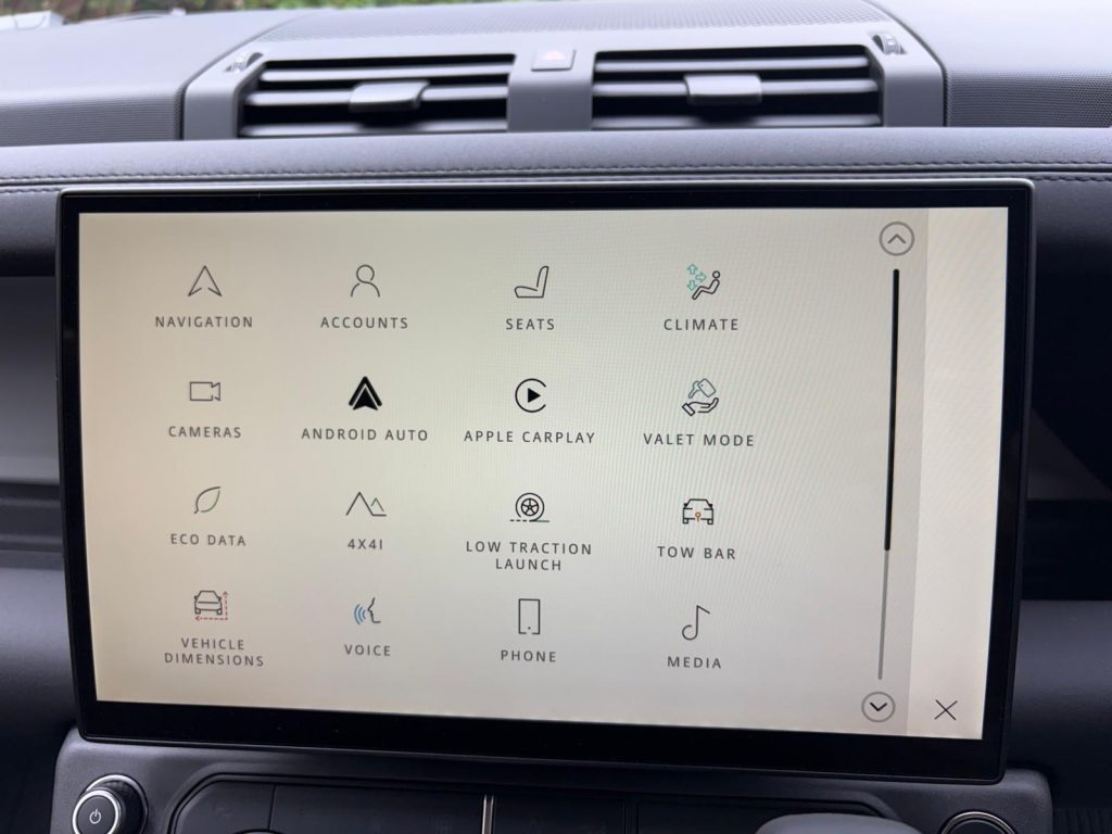 Land Rover Defender 90 X Dynamic SE Hardtop - Image 18