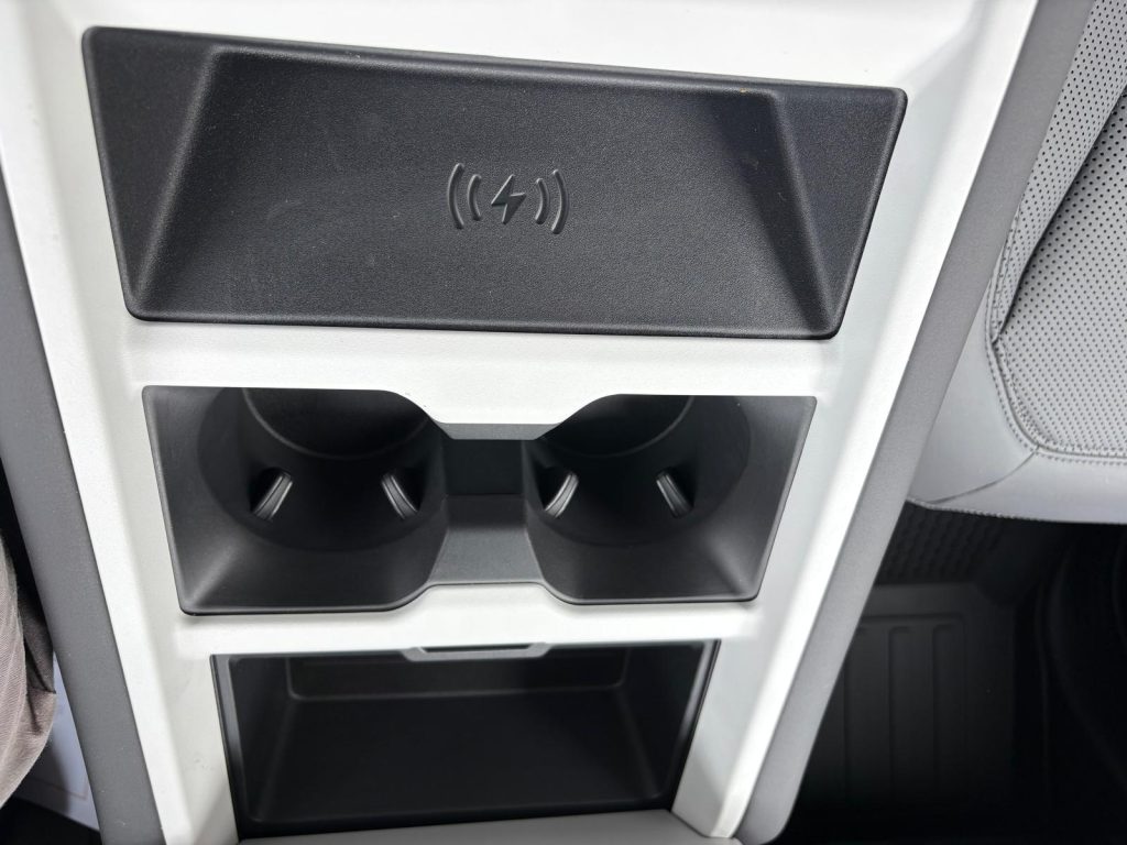 Land Rover Defender 90 X Dynamic SE Hardtop - Image 19