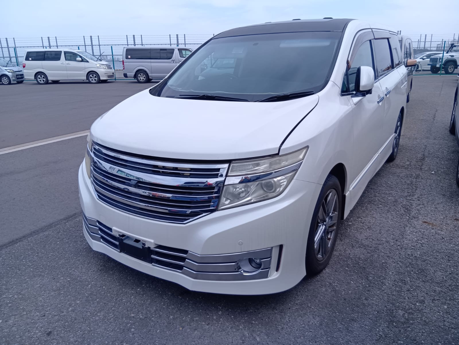 Nissan Elgrand E52 Rider Autech
