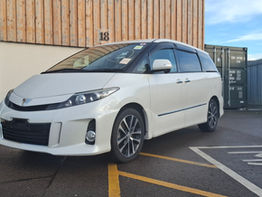 Toyota Estima 2.4L Premuim Edition - Image 8