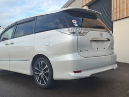 Toyota Estima 2.4L Premuim Edition - Image 11