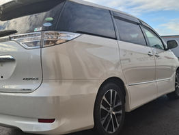 Toyota Estima 2.4L Premuim Edition - Image 13