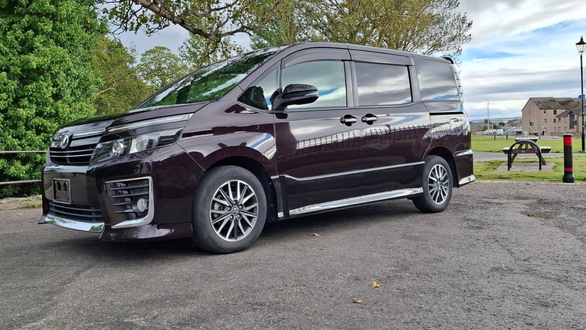 Toyota Voxy Zs 2.0L Vvti - Image 6