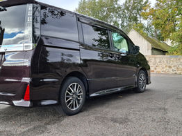 Toyota Voxy Zs 2.0L Vvti - Image 13
