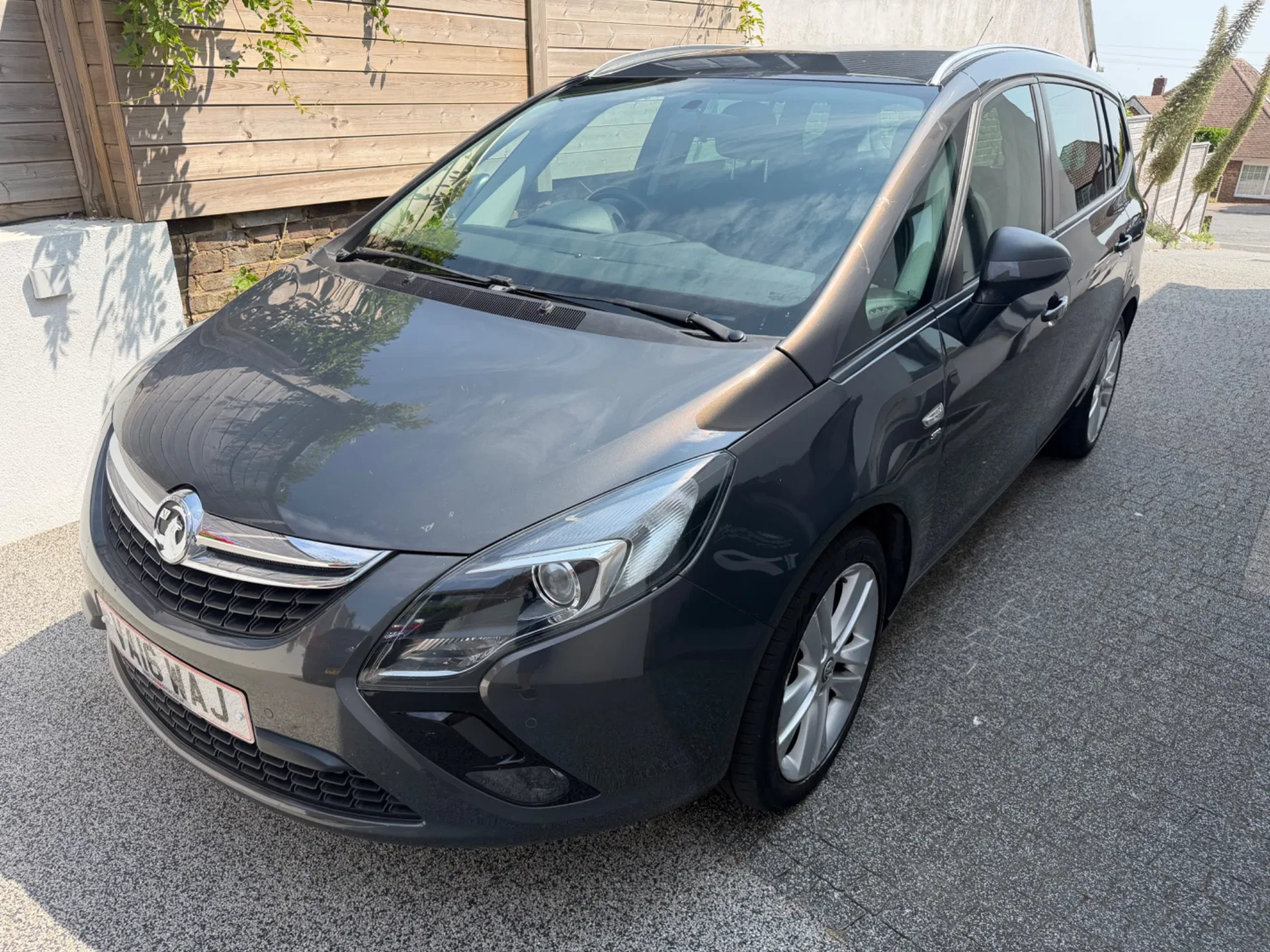 Vauxhall Zafira Tourer Sri T 7 Seater - Image 2
