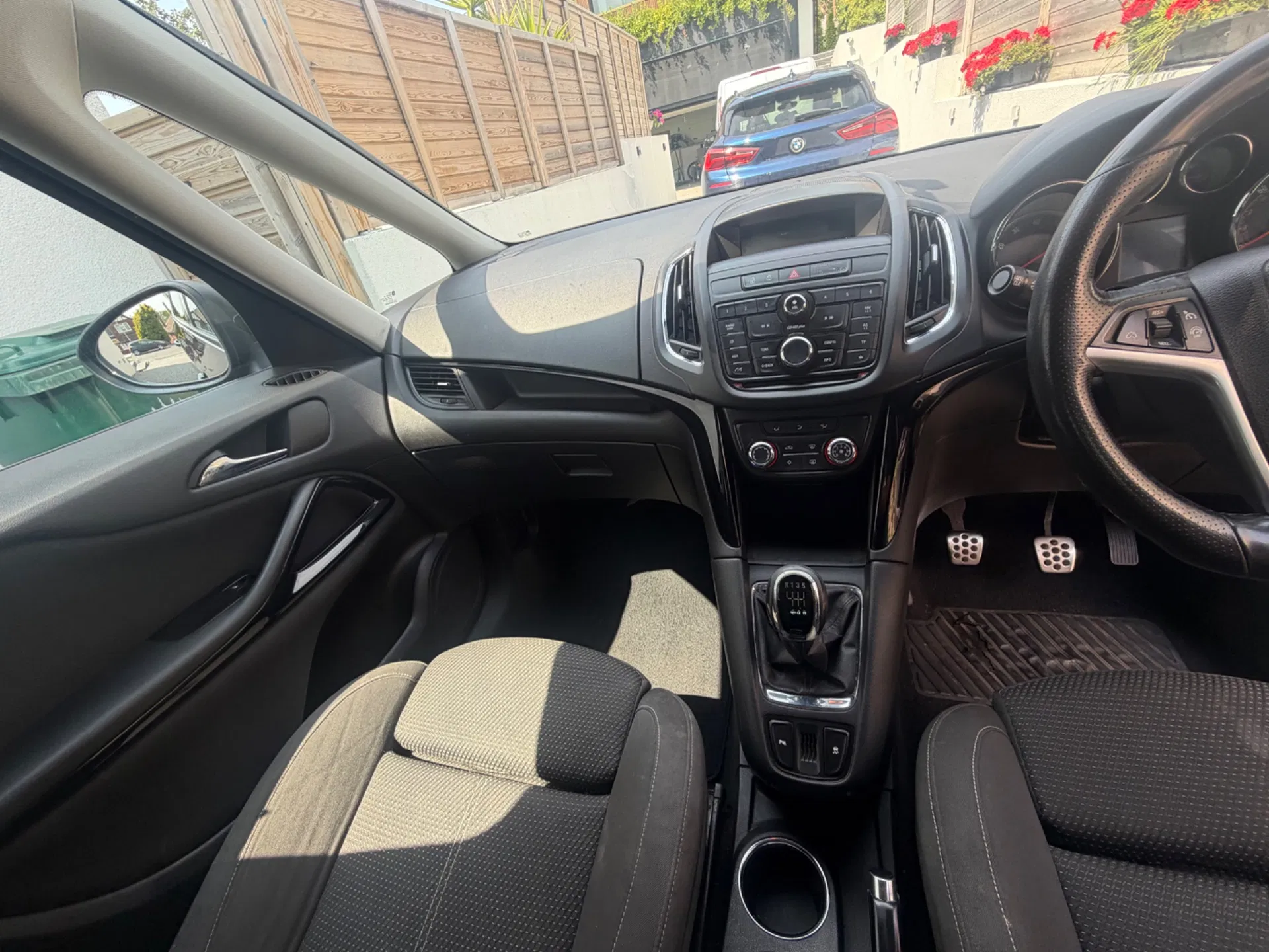 Vauxhall Zafira Tourer Sri T 7 Seater - Image 11