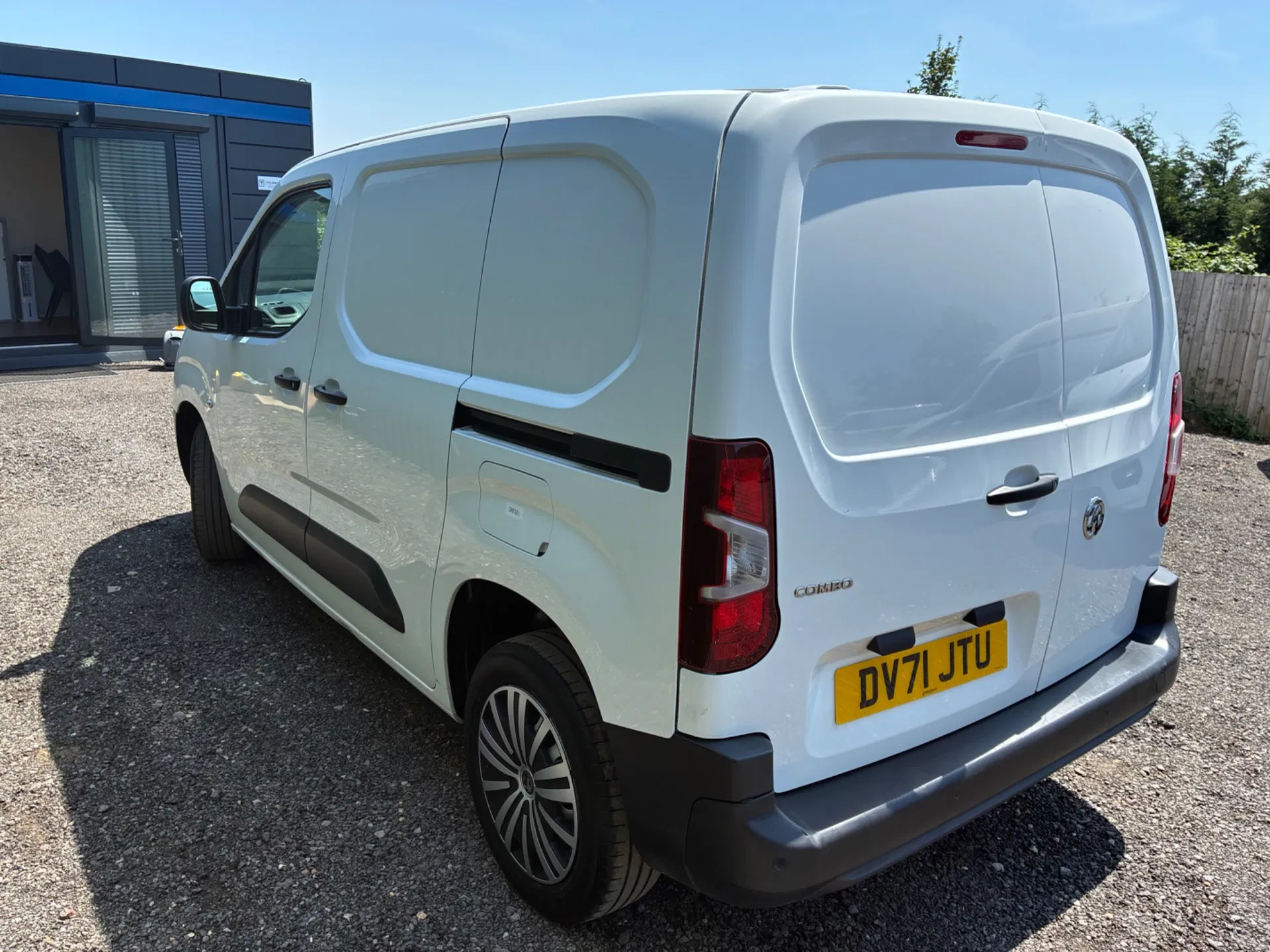 Vouxhall Combo Cargo L1  1.5 Turbo - Image 2