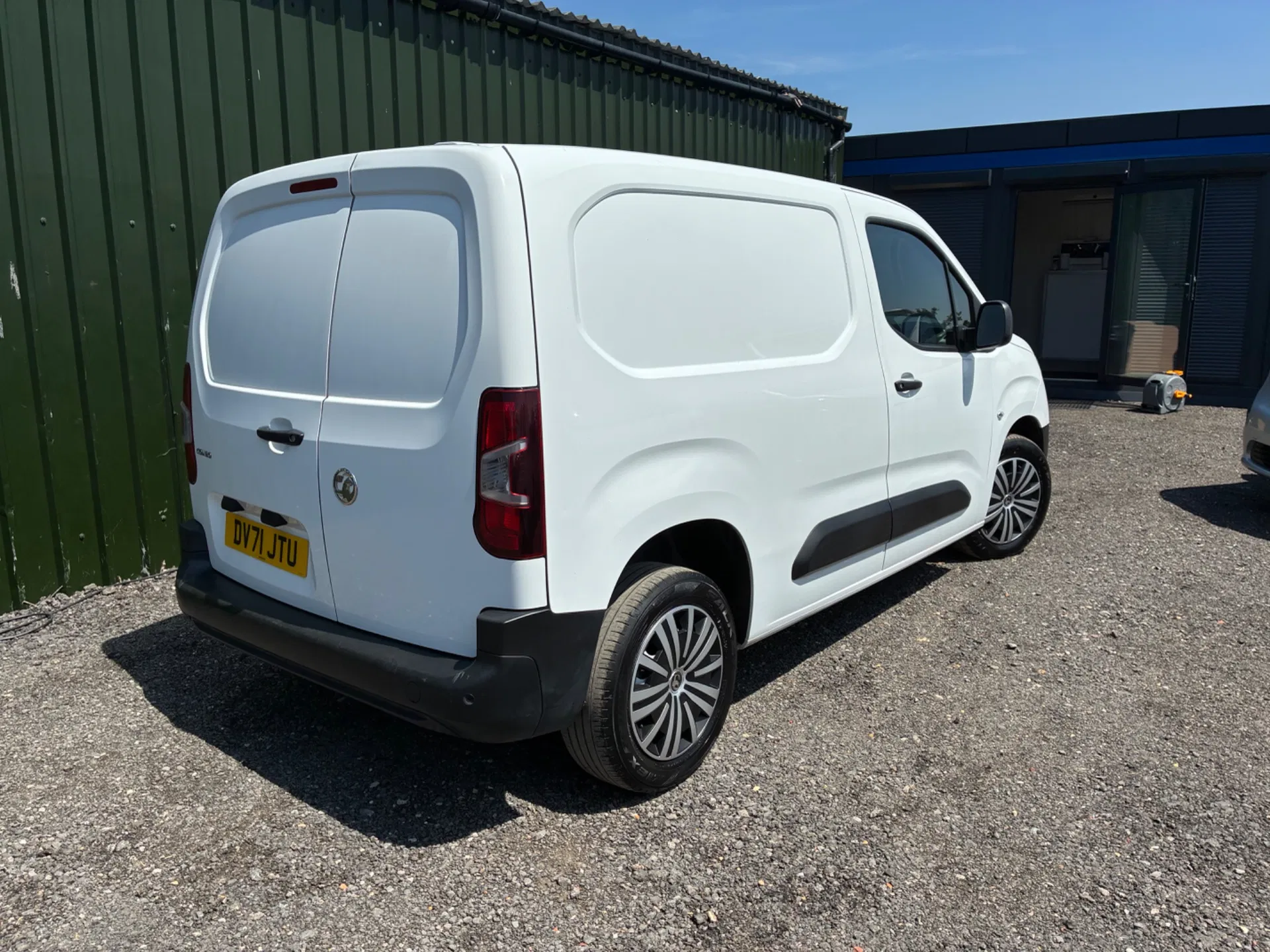 Vouxhall Combo Cargo L1  1.5 Turbo - Image 4