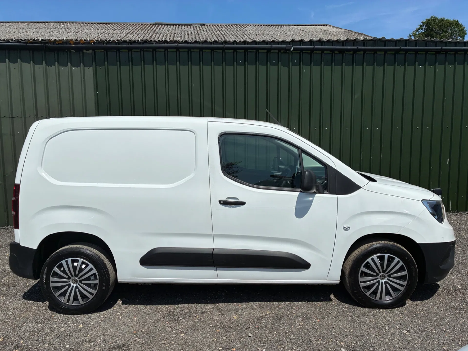 Vouxhall Combo Cargo L1  1.5 Turbo - Image 5