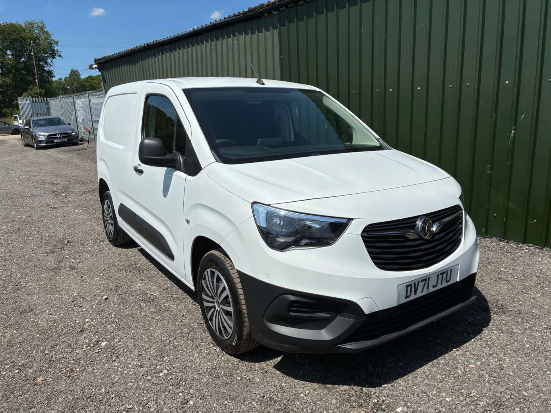 Vouxhall Combo Cargo L1  1.5 Turbo - Image 6