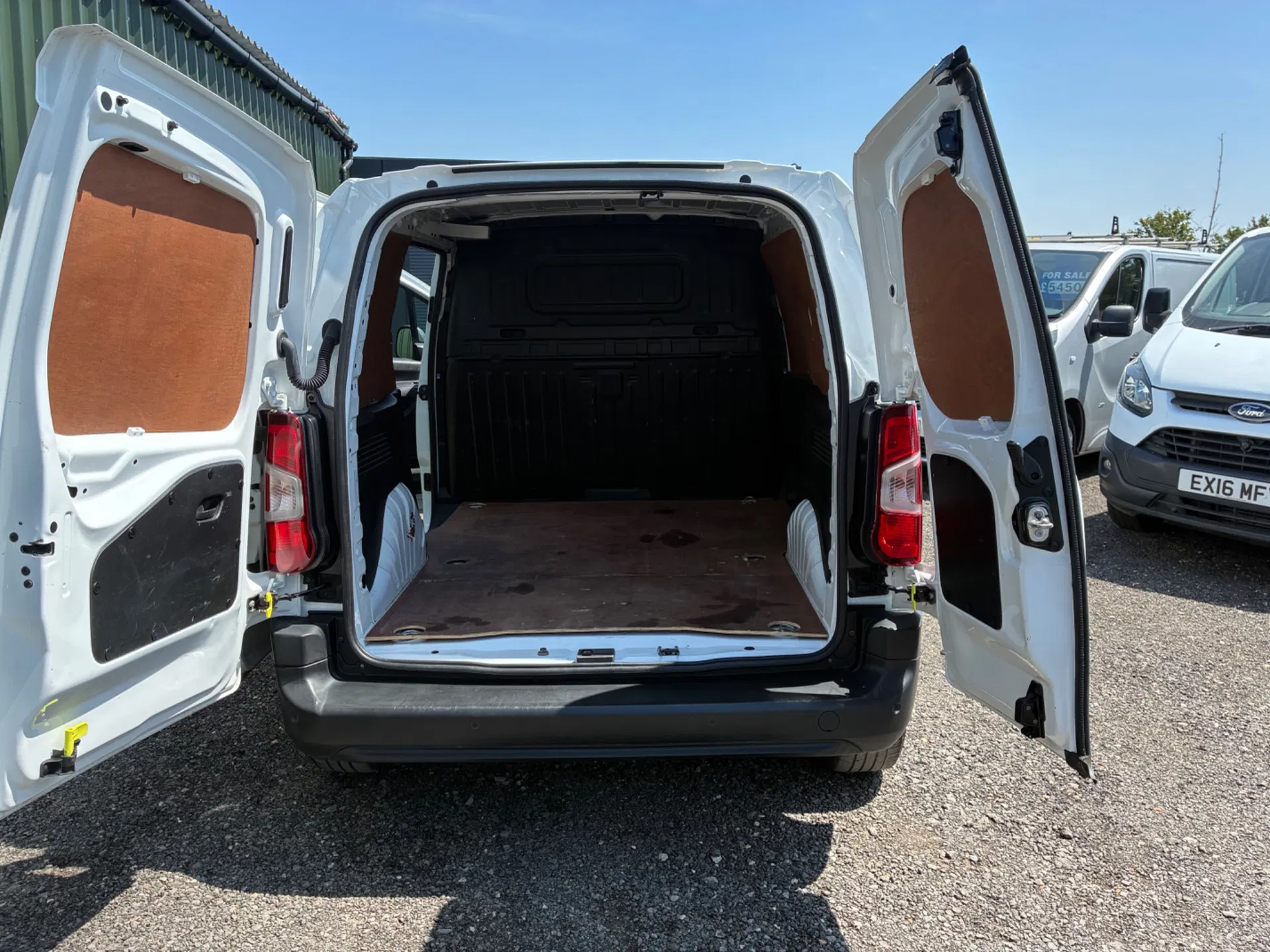 Vouxhall Combo Cargo L1  1.5 Turbo - Image 16