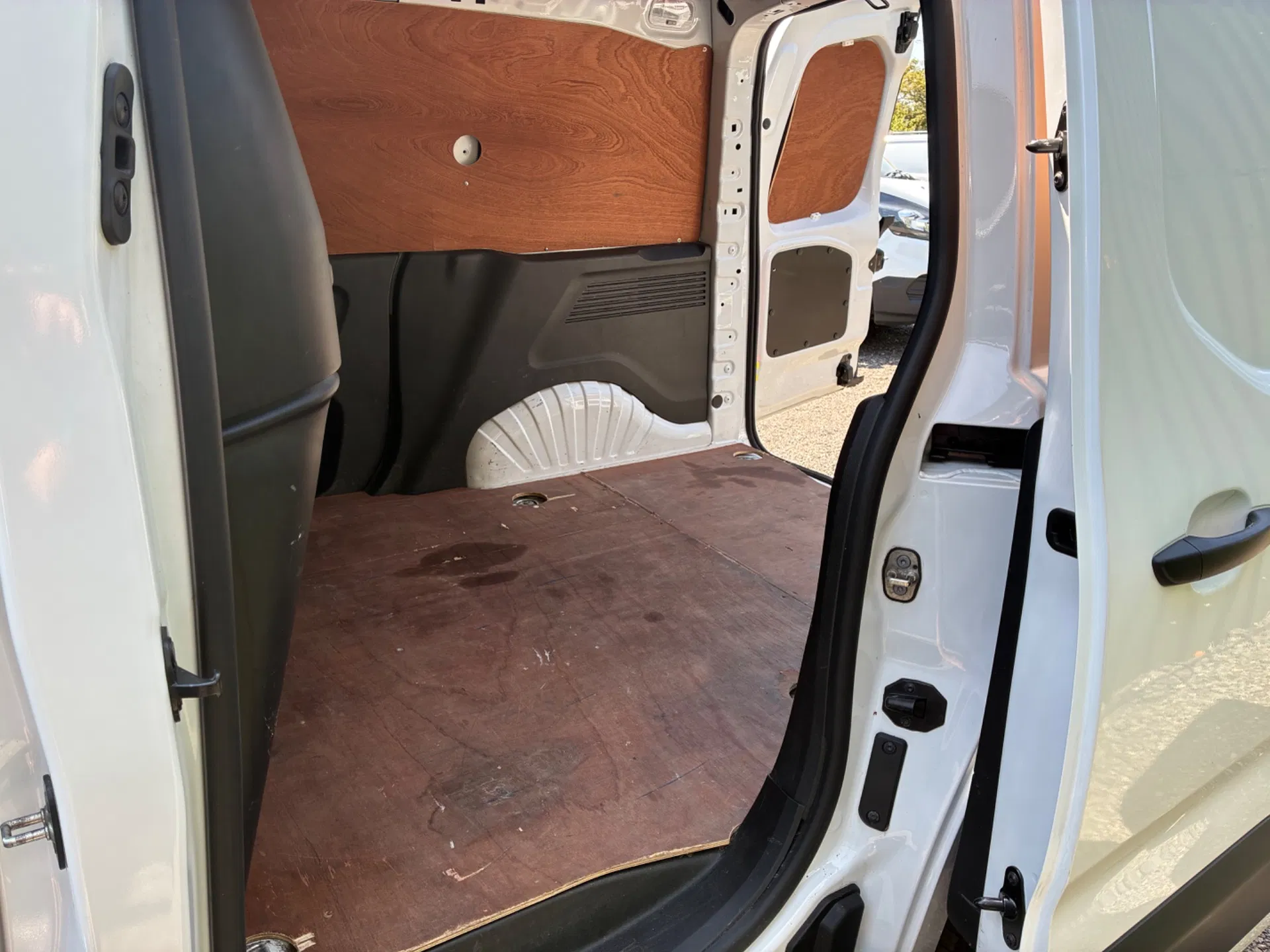 Vouxhall Combo Cargo L1  1.5 Turbo - Image 17