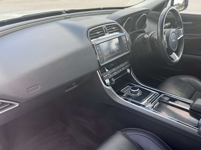 Jaguar Xe Prestige I Auto - Image 18