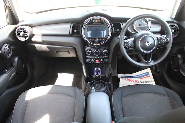 Mini Hatch Cooper Classic Auto - Image 10