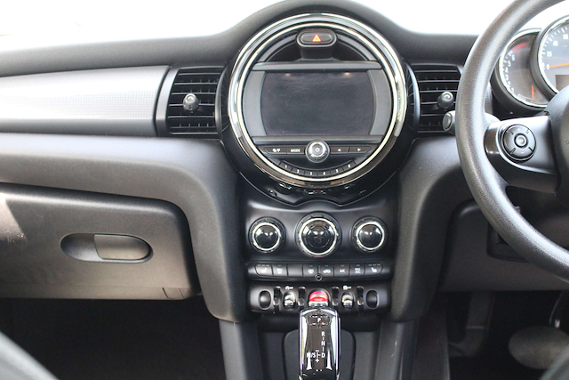 Mini Hatch Cooper Classic Auto - Image 11