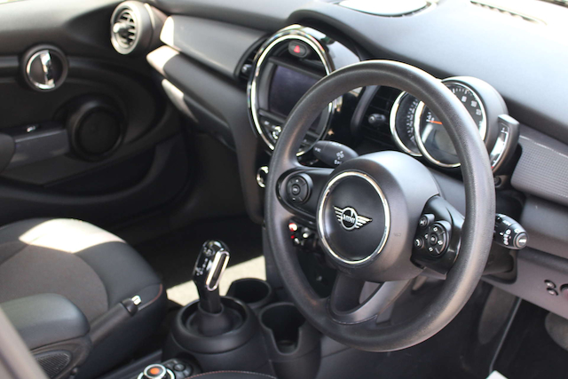 Mini Hatch Cooper Classic Auto - Image 13