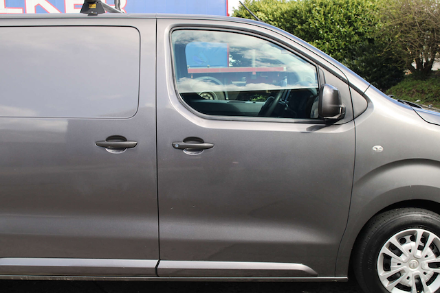 Vauxhall Vivaro 2900 Sportive S/S - Image 13