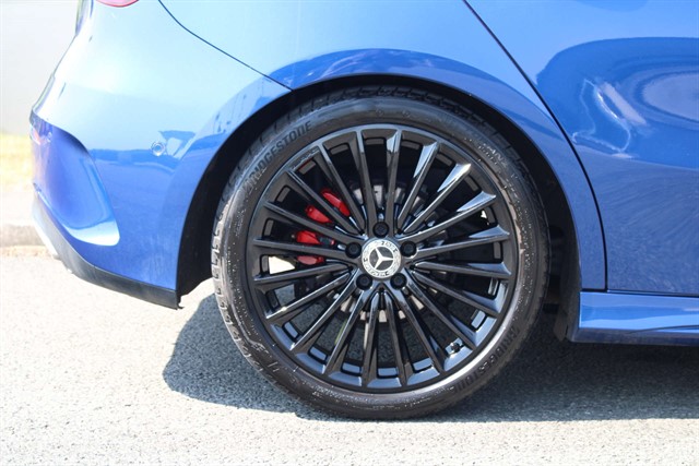 Mercedes A180 Amg Line Premium+ Mhev A - Image 13