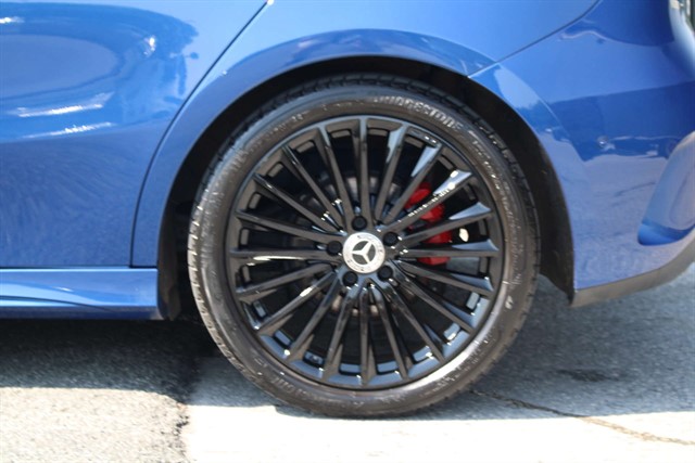 Mercedes A180 Amg Line Premium+ Mhev A - Image 16