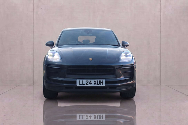 Porsche Macan Semi-Auto 4Wd - Image 3