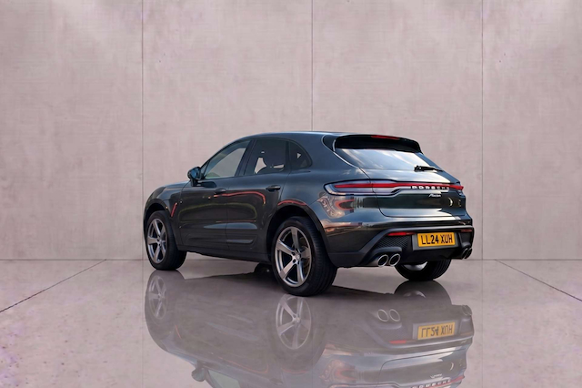 Porsche Macan Semi-Auto 4Wd - Image 6
