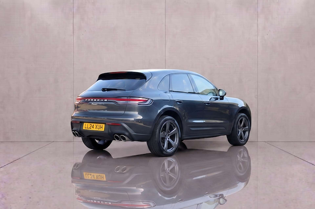 Porsche Macan Semi-Auto 4Wd - Image 8