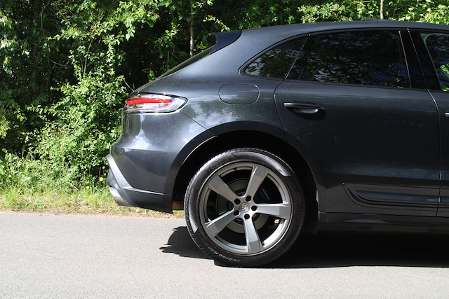 Porsche Macan Semi-Auto 4Wd - Image 12