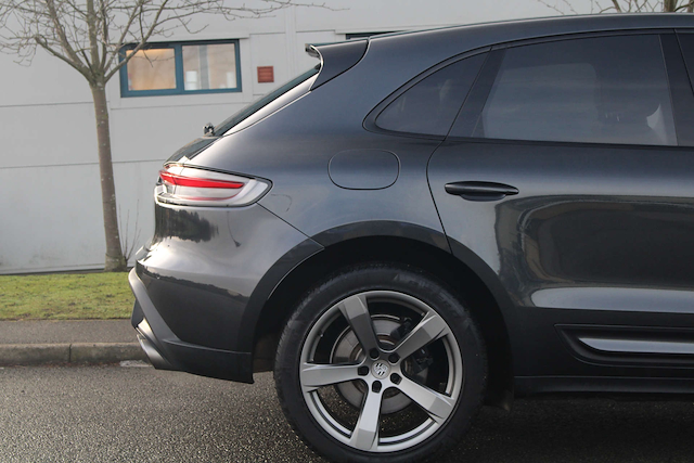 Porsche Macan Semi-Auto 4Wd - Image 13