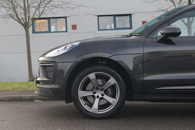 Porsche Macan Semi-Auto 4Wd - Image 17